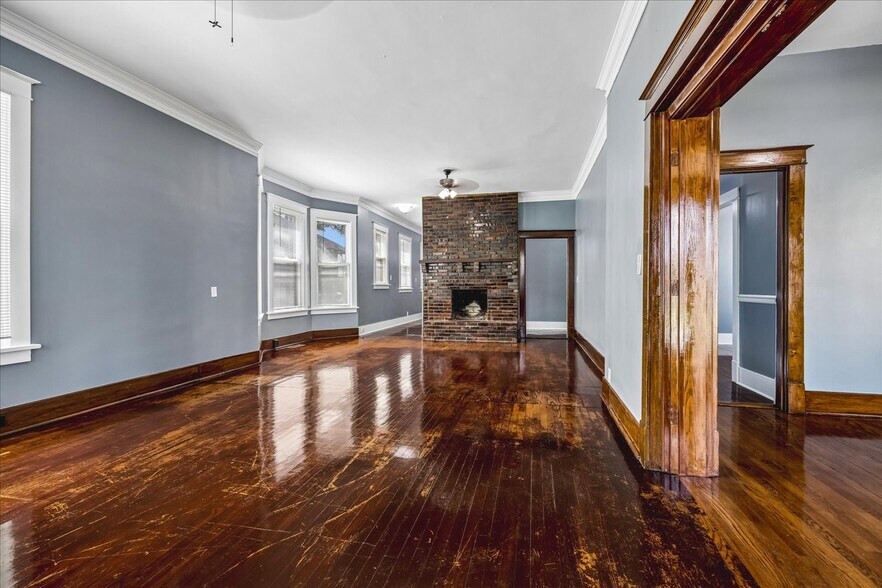 More Photos Of 2151 Monroe Ave, Memphis Office Residential For Sale