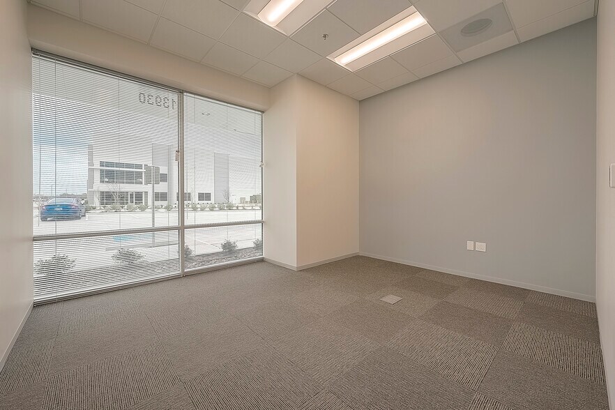 More Photos Of 13930 Journey Rd, Houston Warehouse For Lease