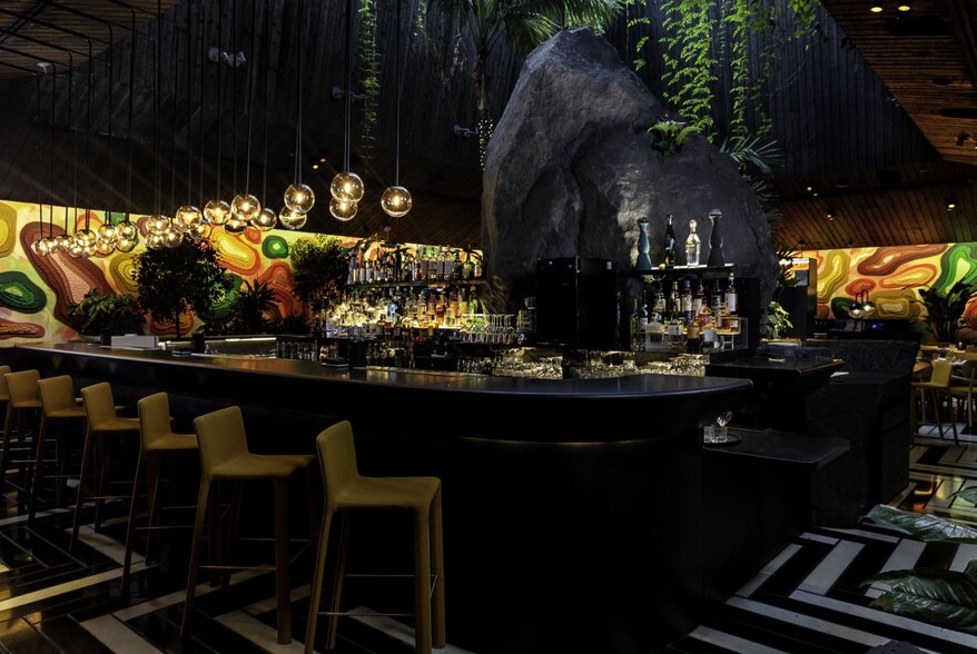 More Photos Of 1664 Lenox Ave, Miami Beach Restaurant For Lease