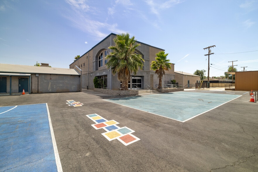 More Photos Of 44339 Beech Ave, Lancaster Schools For Lease