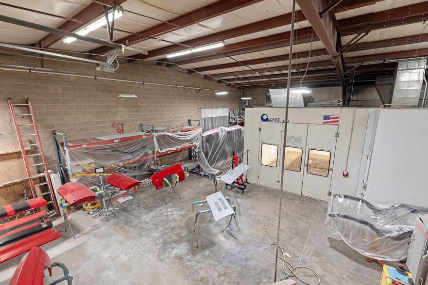 More Photos Of 105 Wilmont Dr, Waukesha Light Manufacturing For Sale