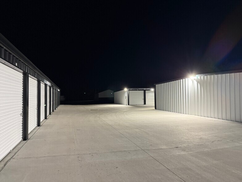 More Photos Of 1308 Adair Ct SW, Cedar Rapids Self Storage For Sale