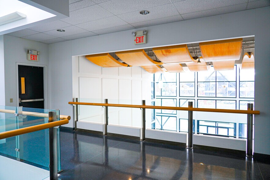 More Photos Of 1 Penn Center Blvd, Pittsburgh Unknown For Lease