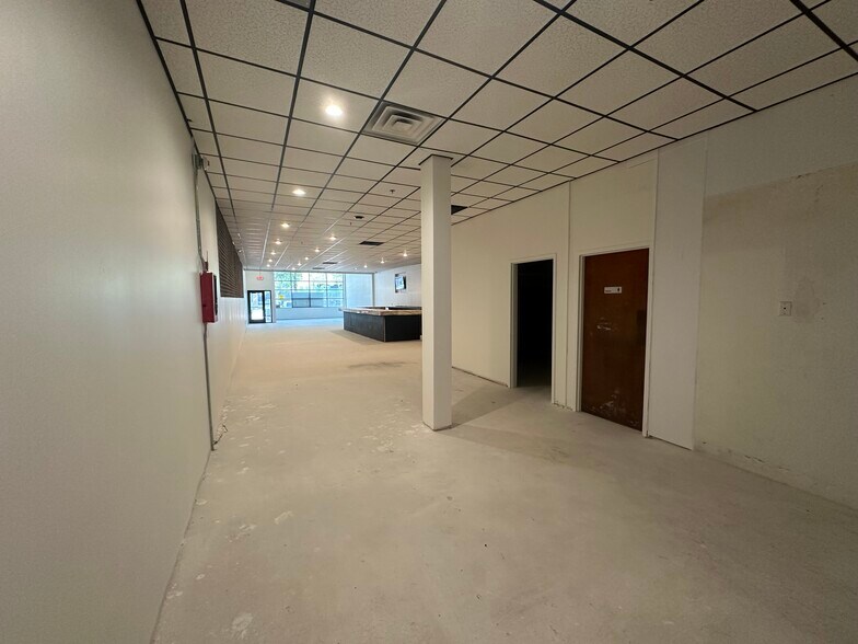 More Photos Of 1323 O St, Lincoln Bar For Lease