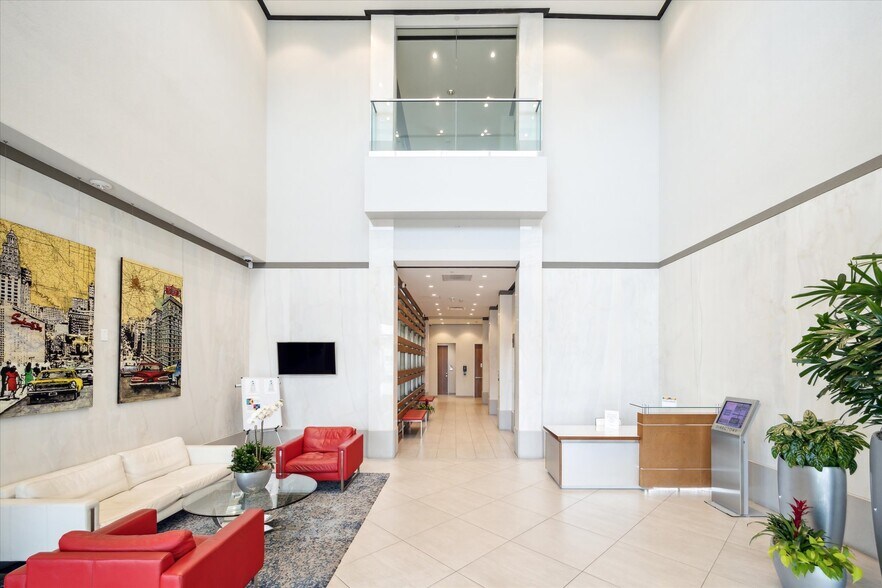 More Photos Of 9090 Katy Fwy, Houston Medical For Lease