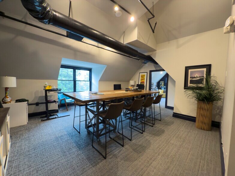 More Photos Of 590 Mimosa Blvd, Roswell Restaurant For Lease