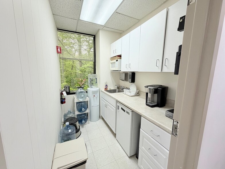 More Photos Of 1200 E Putnam Ave, Riverside Office For Lease