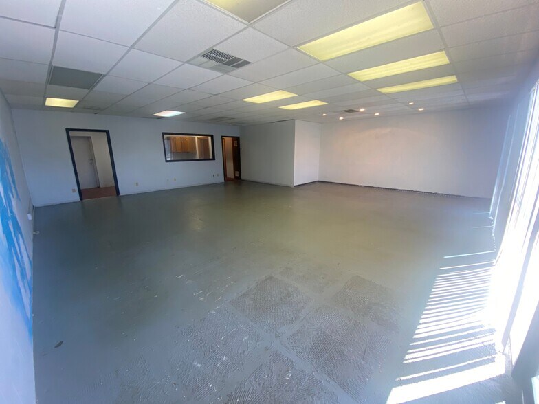 More Photos Of 1650 S Meridian Ave, Wichita Office For Lease