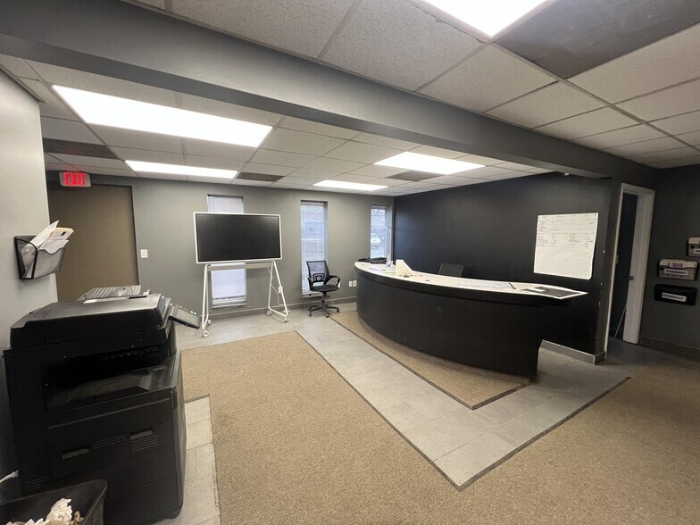 More Photos Of 505 Mitchell Ave, Syracuse Flex For Lease
