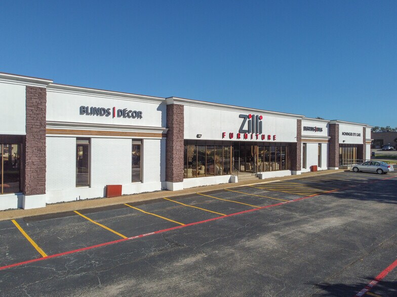 More Photos Of 13604-13608 Midway Road, Dallas General Retail For Lease