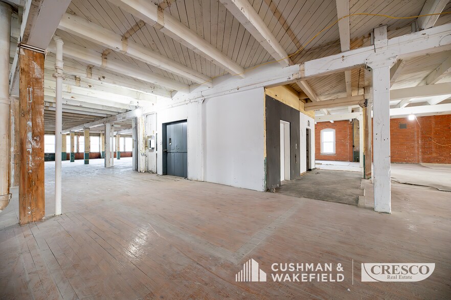 More Photos Of 1729 Superior Ave, Cleveland Loft Creative Space For Sale