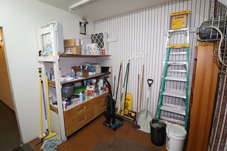 More Photos Of 404 Main St W, Ashland Office For Sale