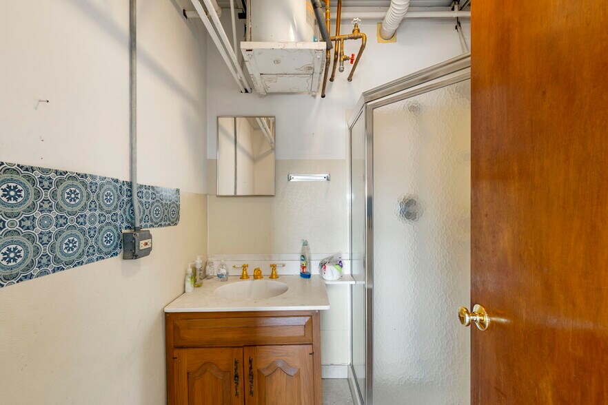 More Photos Of 1765 Busse Hwy, Des Plaines Warehouse For Sale