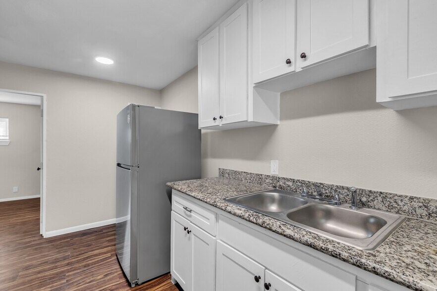 More Photos Of 4706 Yellowstone Blvd, Houston Apartments For Sale