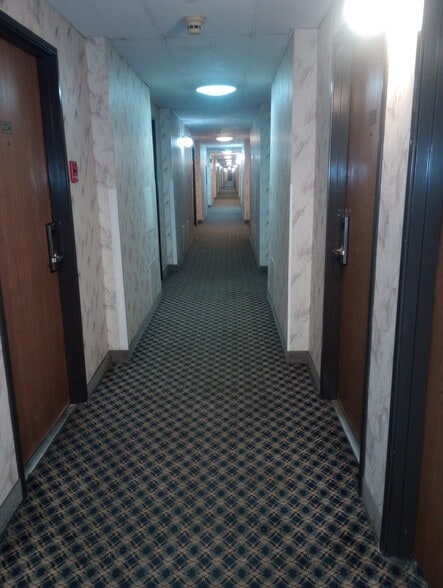 More Photos Of 2501 52nd Ave, Moline Hotel For Sale