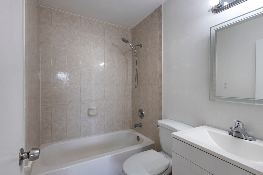More Photos Of 6305 W 22nd Ct, Hialeah Apartments For Sale