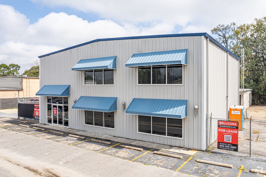 More Photos Of 3110 N Davis Hwy, Pensacola Showroom For Lease