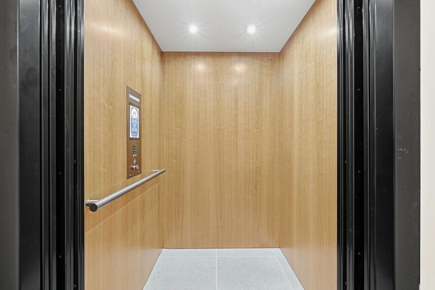 More Photos Of 443 Walnut St, Sewickley Flex For Sale