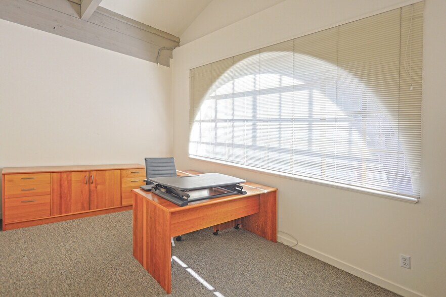 More Photos Of 2395-2399 Shattuck Ave, Berkeley Unknown For Lease