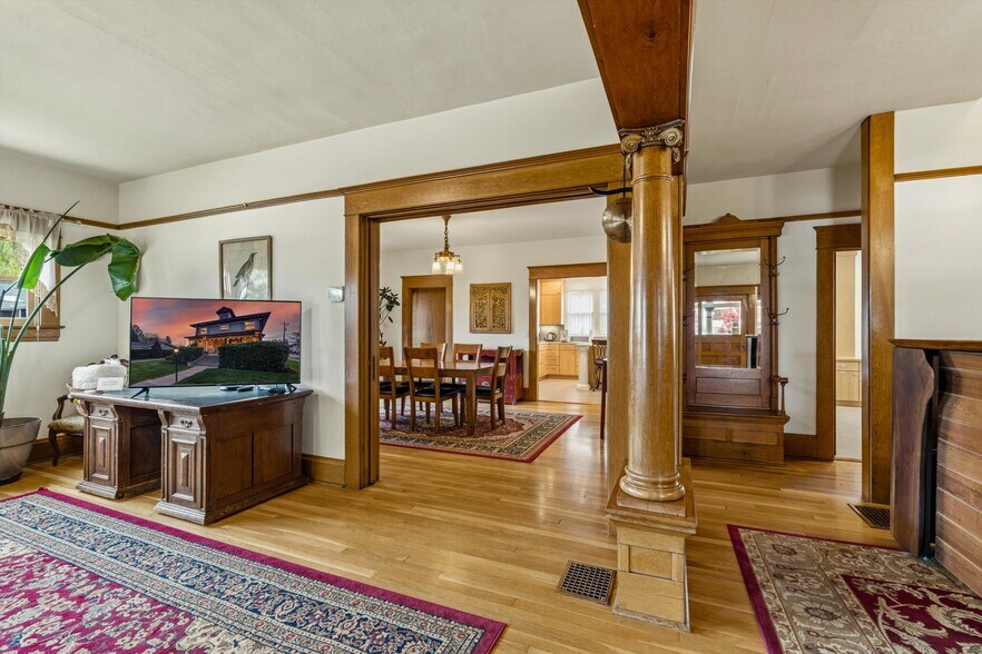 More Photos Of 340 NW 7th St, Corvallis Office Residential For Sale