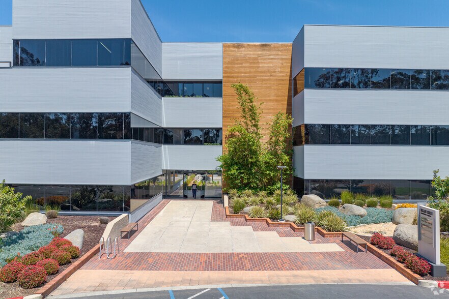 More Photos Of 10089 Willow Creek Rd, San Diego Office For Lease