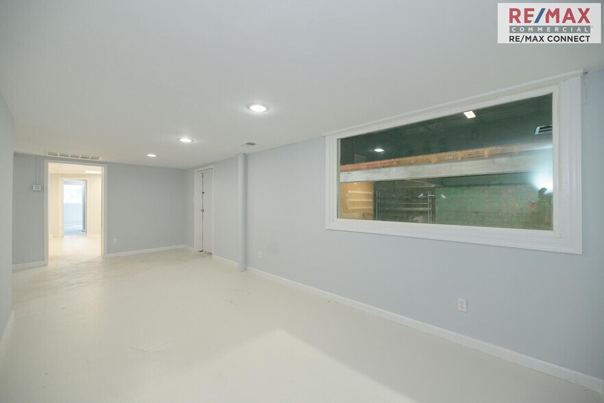 More Photos Of 2850 Cromwell Rd, Norfolk Warehouse For Sale