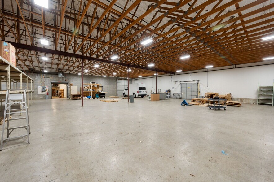 More Photos Of 16 E Industrial Rd, Branford Warehouse For Lease