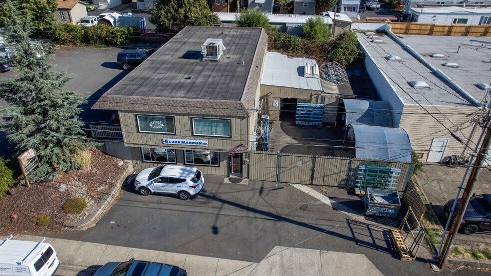 More Photos Of 8859-8863 SW Commercial St, Tigard Office For Sale