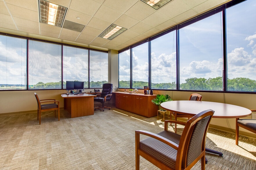 More Photos Of 10 Terrace Ct, Madison Office For Lease