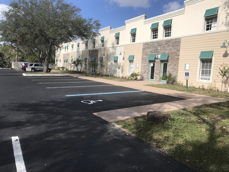 More Photos Of 1370 Sarno Rd, Melbourne Unknown For Lease