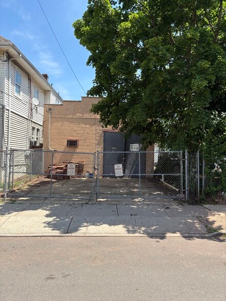 More Photos Of 369 Delavan St, New Brunswick Flex For Sale