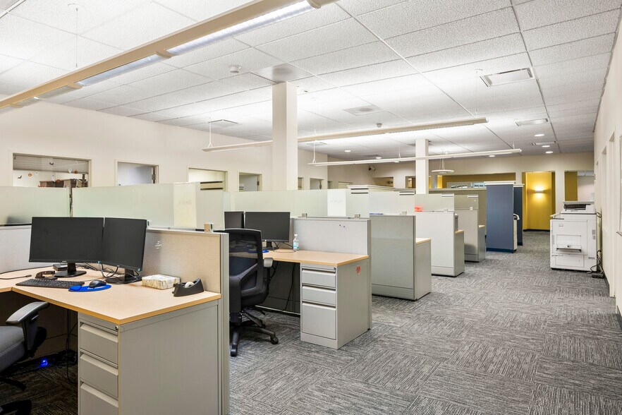 More Photos Of 25 Delaware Ave, Delmar Office For Sale