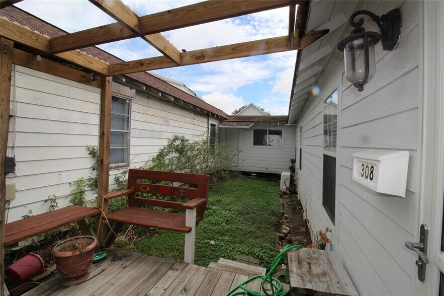 More Photos Of 308 James St, Houston Specialty For Sale