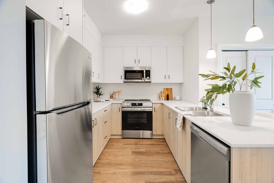 More Photos Of 600 Sunningdale Rd E, London Apartments For Lease