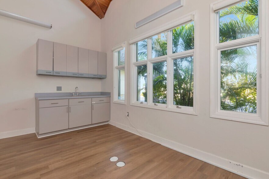 More Photos Of 1201 S Myrtle Ave, Clearwater Medical For Sale