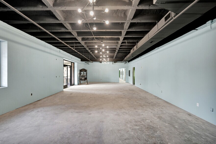 More Photos Of 201 E Illinois Ave, Midland Office For Sale