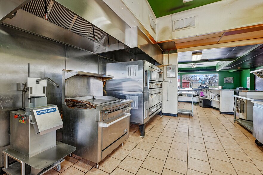 More Photos Of 1951-1981 S 8th St, Wisconsin Rapids General Retail For Sale