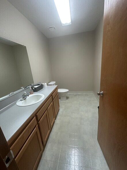 More Photos Of 259 SW 1st Ave, Canby Office For Lease