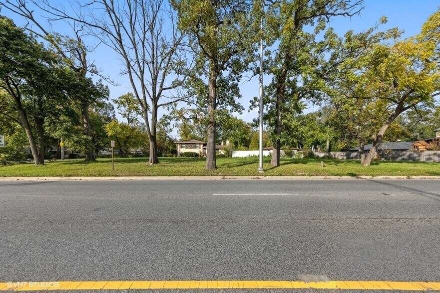 More Photos Of 295 N Shady Ln, Elmhurst Land For Lease