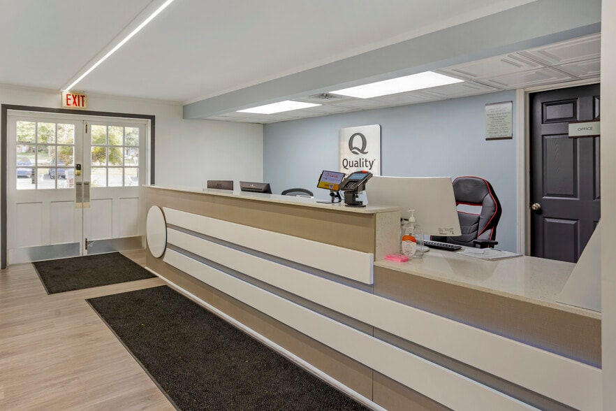 More Photos Of 170 Eastbrook Rd, Smoketown Hotel For Sale