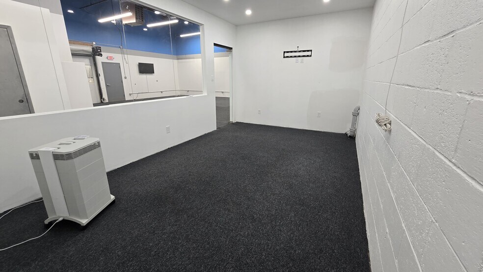 More Photos Of 2300 Marcus Ave, New Hyde Park Warehouse For Lease