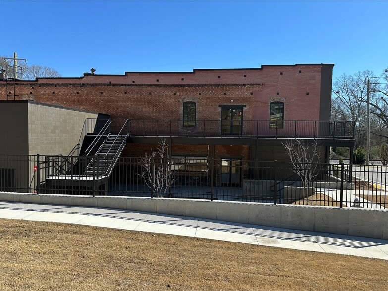 More Photos Of 597 Main St, Suwanee Storefront For Lease