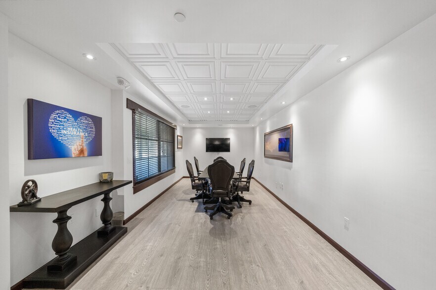 More Photos Of 25550 Hawthorne Blvd, Torrance Medical For Lease