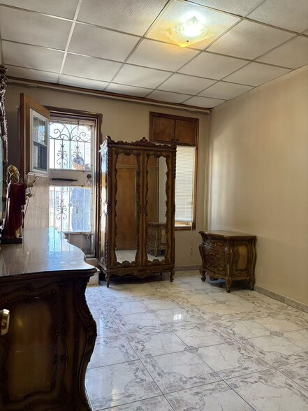 More Photos Of 7113 18th Ave, Brooklyn Flex For Sale