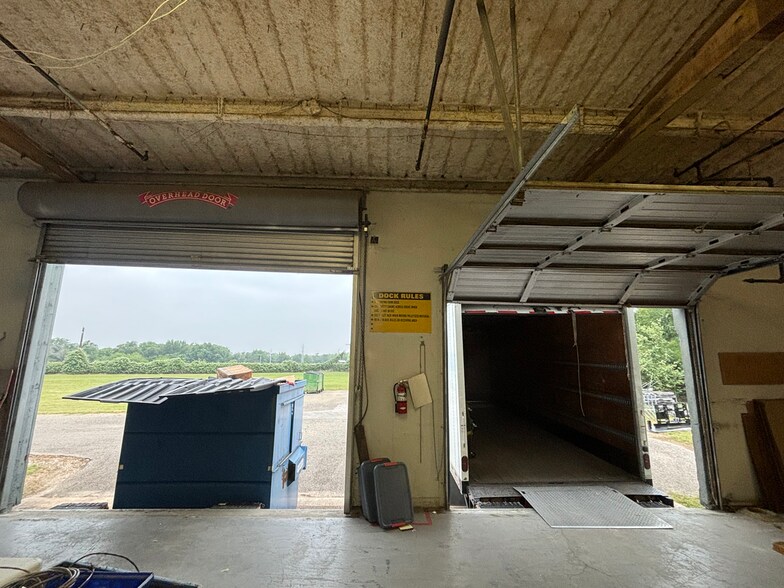 More Photos Of 1402 Hawthorne St, Bastrop Manufacturing For Lease