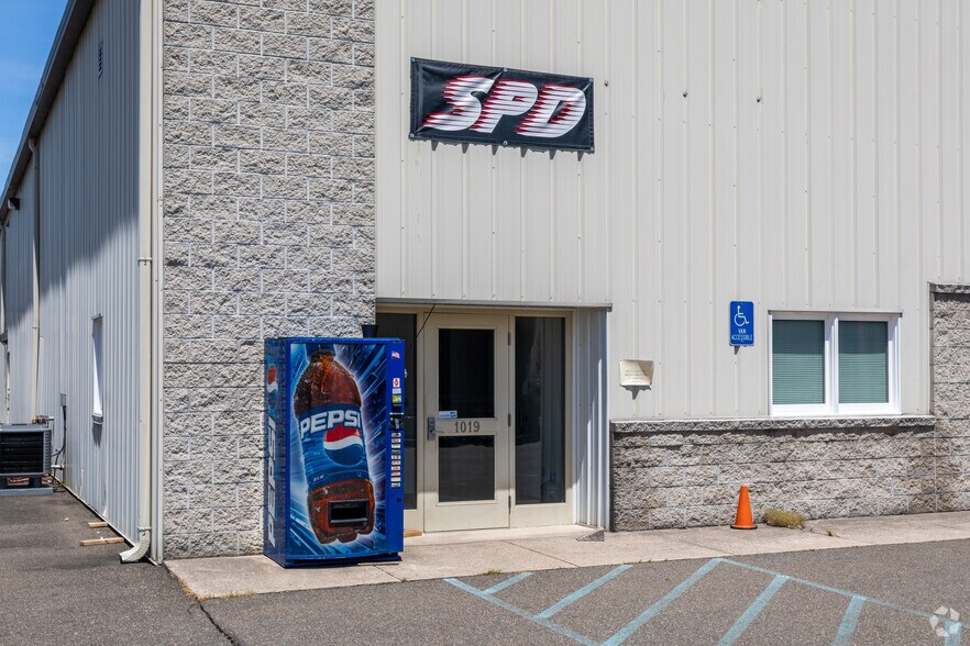 More Photos Of 1019 N Vine St, Berwick Warehouse For Lease