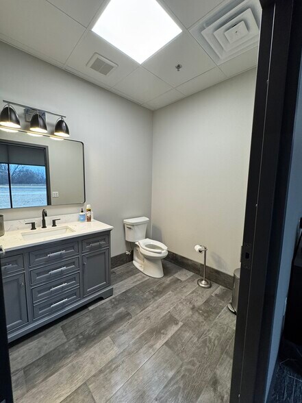 More Photos Of 645 Sandpiper Trl, Cottage Grove Warehouse For Sale