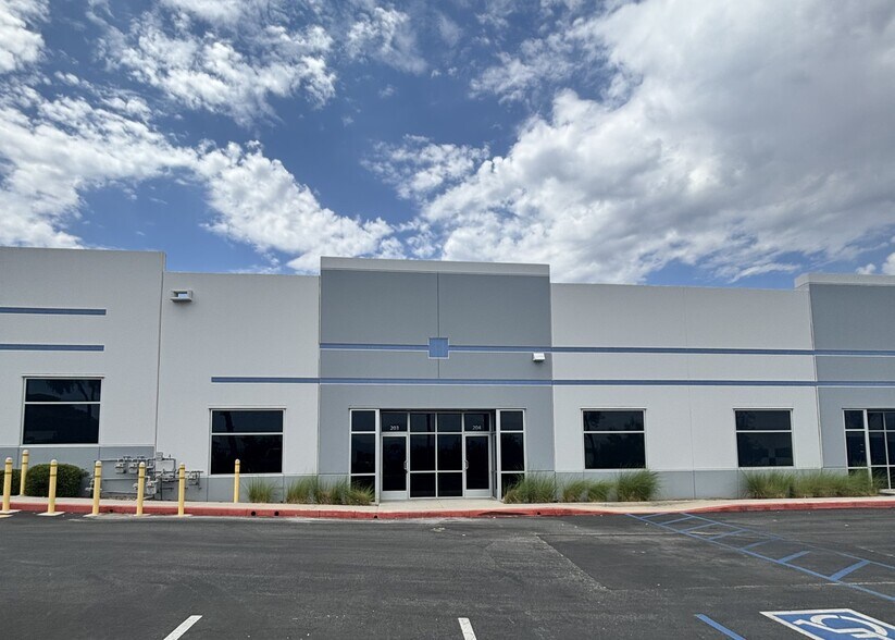 More Photos Of 28910 Avenue Penn, Valencia Distribution For Lease