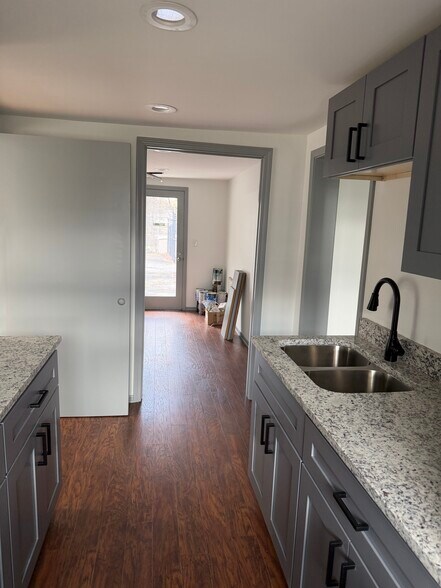 More Photos Of 2719 Huff Dr, Lawrenceville Office For Lease