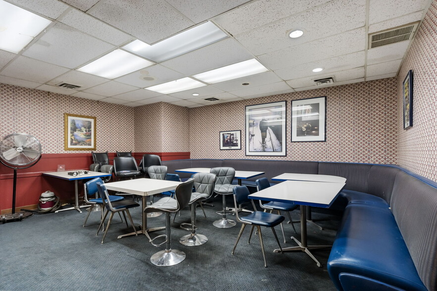 More Photos Of , Milwaukie General Retail For Sale